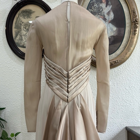 Carolina Herrera Long-Sleeve Cream Evening Gown - Picture 9 of 13